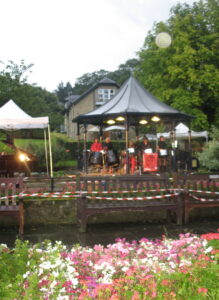 Foxwood on Ilkley Bandstand 2009